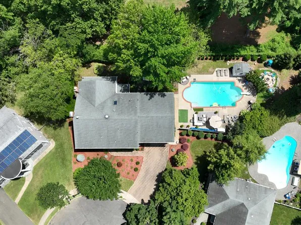 254 University Way, Paramus, NJ 07652