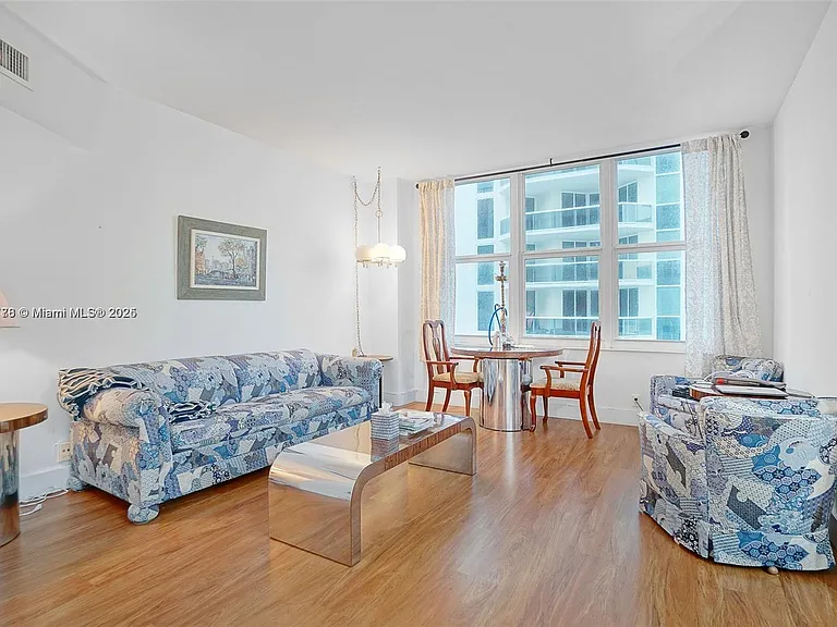 4747 Collins Ave #1108 — Photo 2