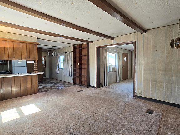 3rd image of 814 Foster Ln