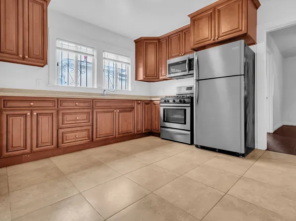 447 E 101st St #1, Los Angeles, CA 90003