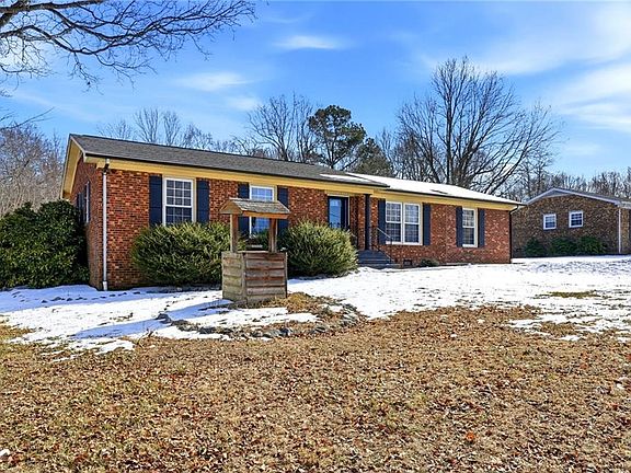 3rd image of 6001 Siler Rd