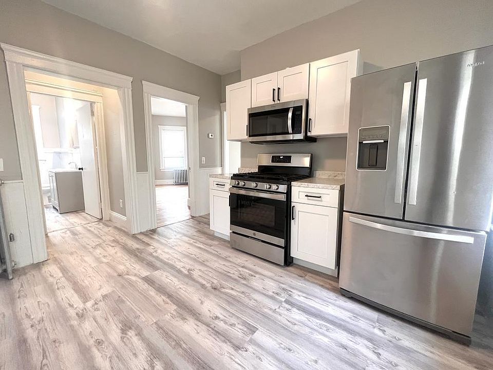 1st image of 190 Jewett St Floor 3