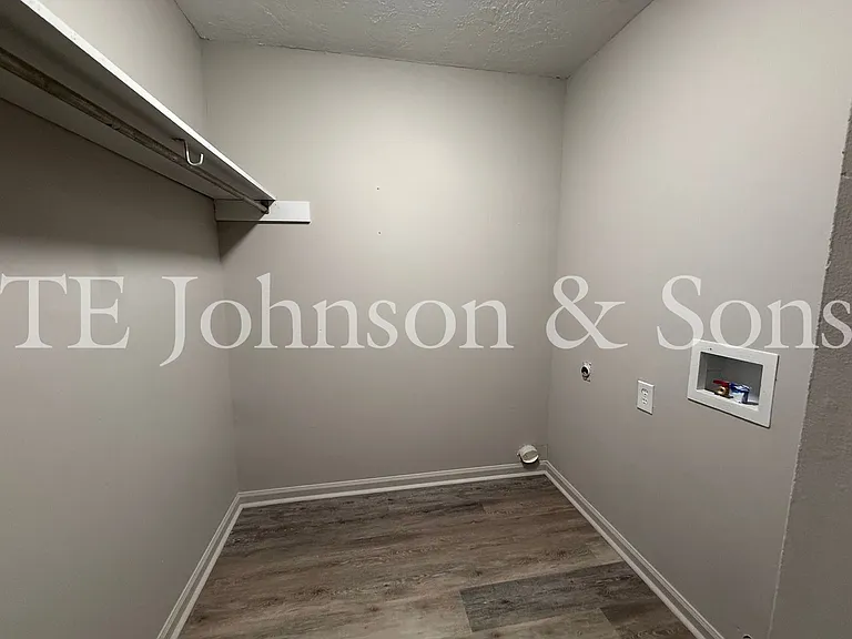 2550 Green Oaks Ct #B — Photo 1