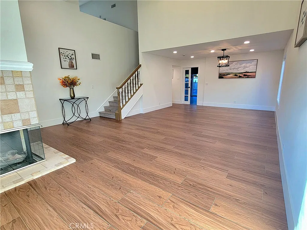 4 bed, 2512 sqft, $6,800 — Photo 2