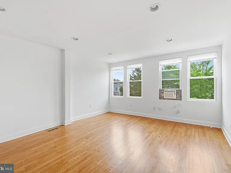 440 Delafield Pl NW — Photo 18