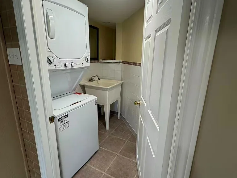 77 Greenbank Dr #BASEMENT — Photo 12