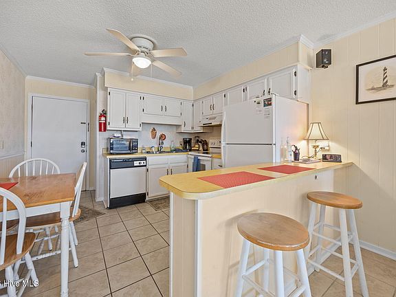 5th image of 301 E Commerce Way Road