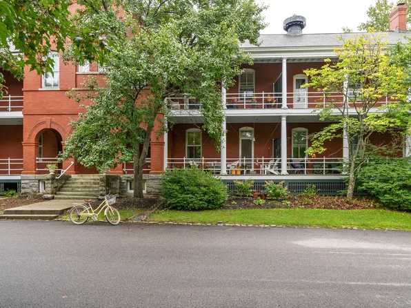 90 Mckinley Court, Portland, ME 04109