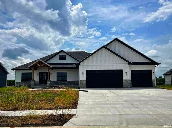 2004 High Pointe Dr, Chatham, IL 62629