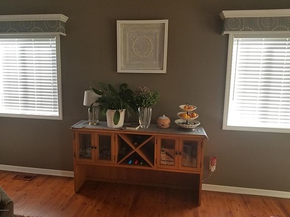 2240 Abbey Drive - table