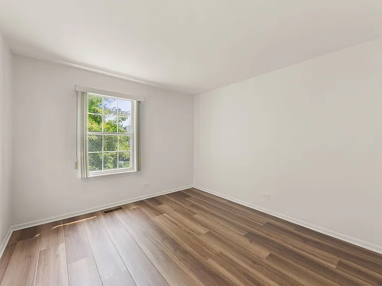 182 Half Moon Cir — Photo 16