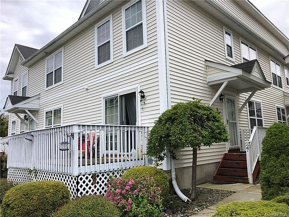 3rd image of 27 Jordan Ln