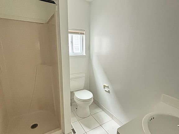 4th image of 737 Ashland Ave Unit 2