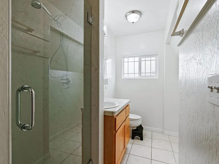 531 Dufour St — Photo 10