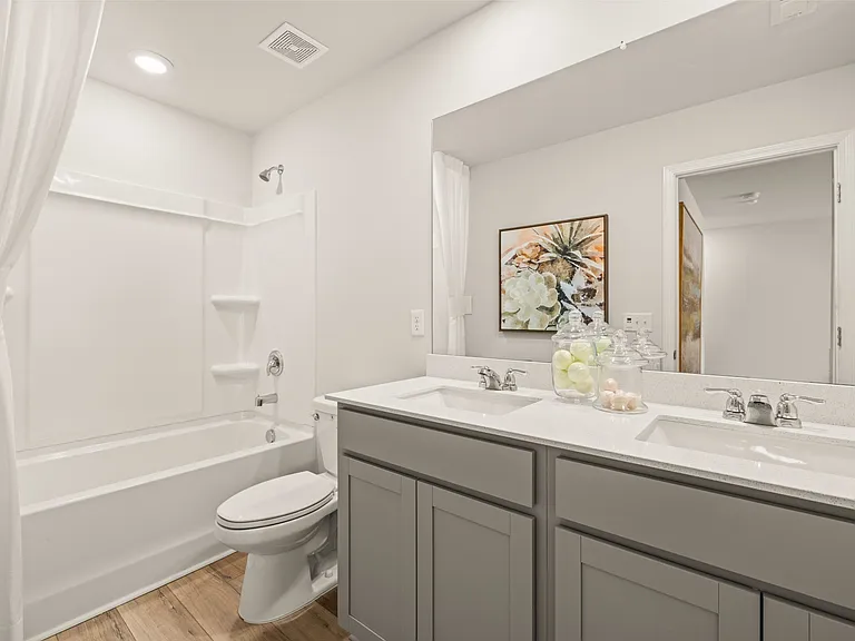 556 Emerson Ln — Photo 8