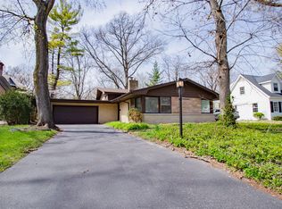 827 Diane Ln, Naperville, IL 60540