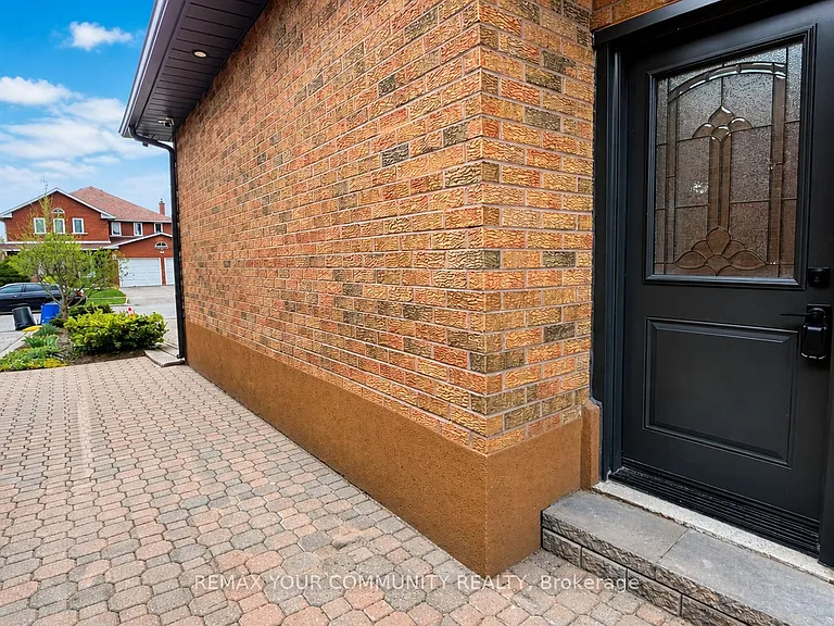 24 Foxhill Dr #LOWER — Photo 2