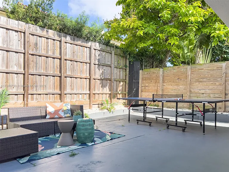 2761 SW 33rd Ave #2 — Photo 30