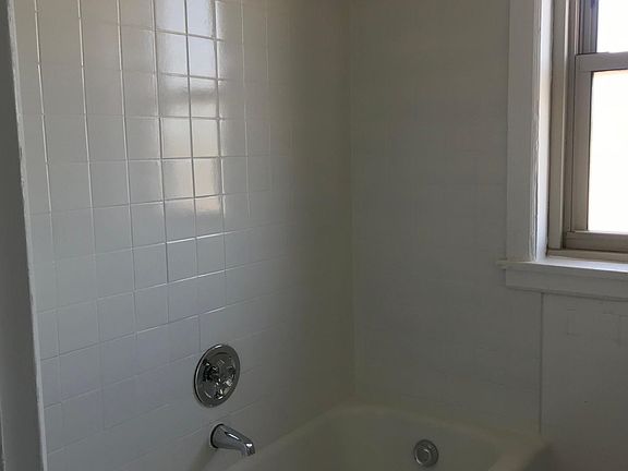 5th image of 1370 E Hyde Park Blvd #307