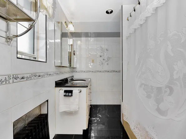 80-04 Cowles Court image 17 of 29