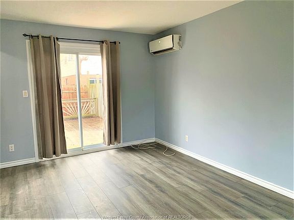 3rd image of 1379 Arncliffe Pl
