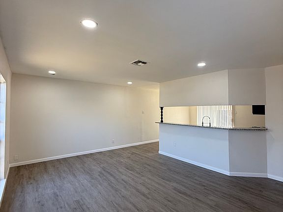 3rd image of 10615 Green Arbor St