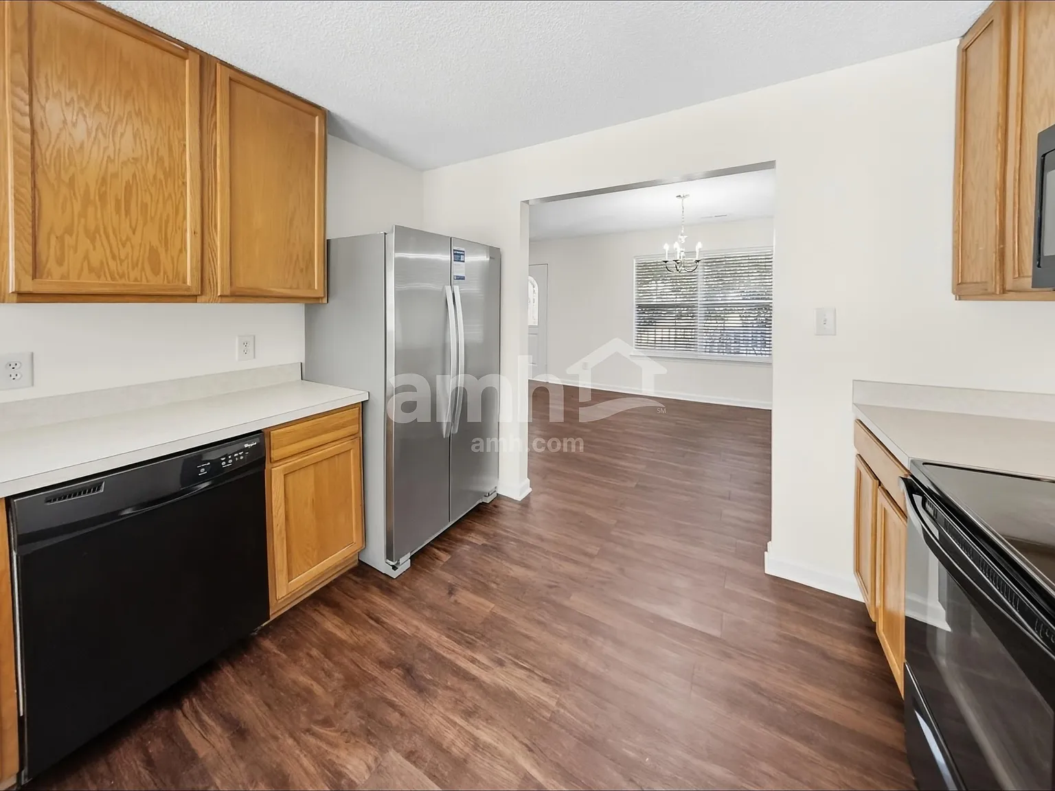 3 bed, 2.5 bath, 2124 sqft, $2,215 — Photo 3