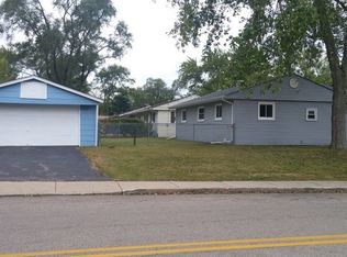 35 Hickory Dr, Carpentersville, IL 60110