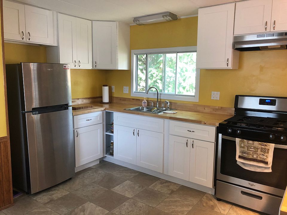 1st image of 215 Creekside Dr