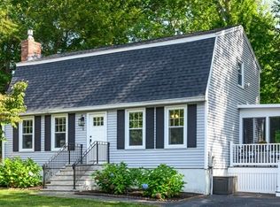 8 Birch St, Amesbury, MA 01913