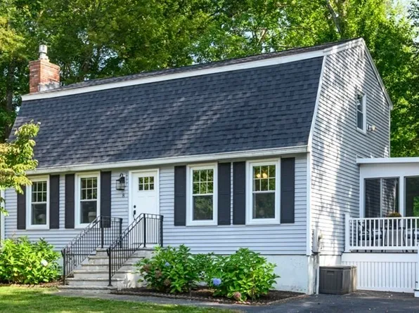 8 Birch St, Amesbury, MA 01913