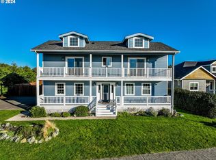 3073 Lincoln Ave, Bandon, OR 97411