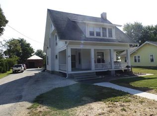 318 Piper Ln, Pittsfield, IL 62363