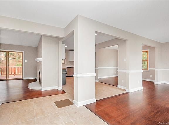 3rd image of 2727 Whiffletree Rd