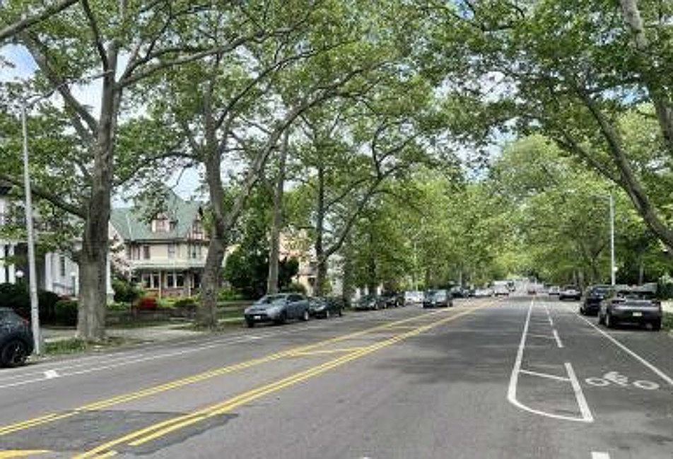Exterior Neighborhood (street photo)