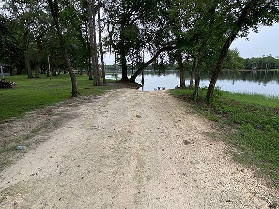 5th image of 544 SE Lakeshore Blvd