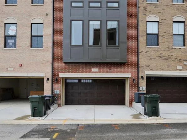 520 Harborview Dr, Oxon Hill, MD 20745