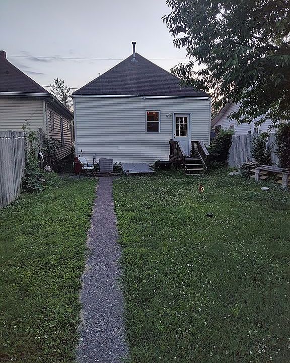 2nd image of 1118 Pearl St