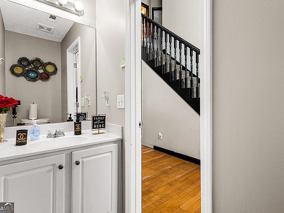 3rd image of 159 Jenna Ln