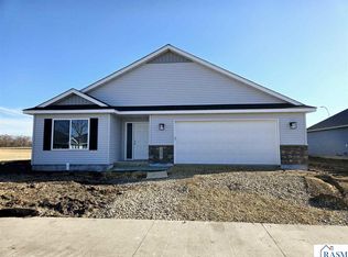 517 14th St NW, Waseca, MN 56093