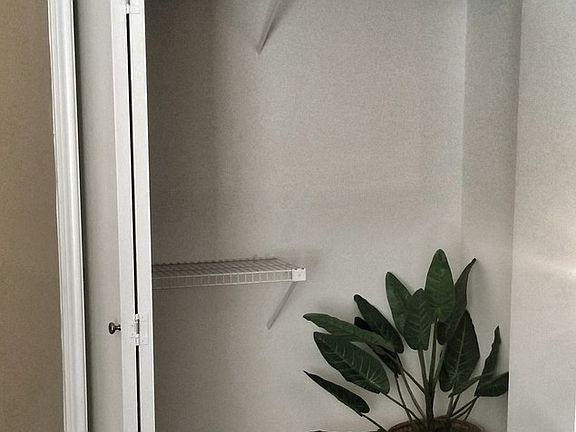 5th image of 921 Baker Dr #3770