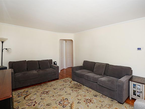 4th image of 608 Terrace Place