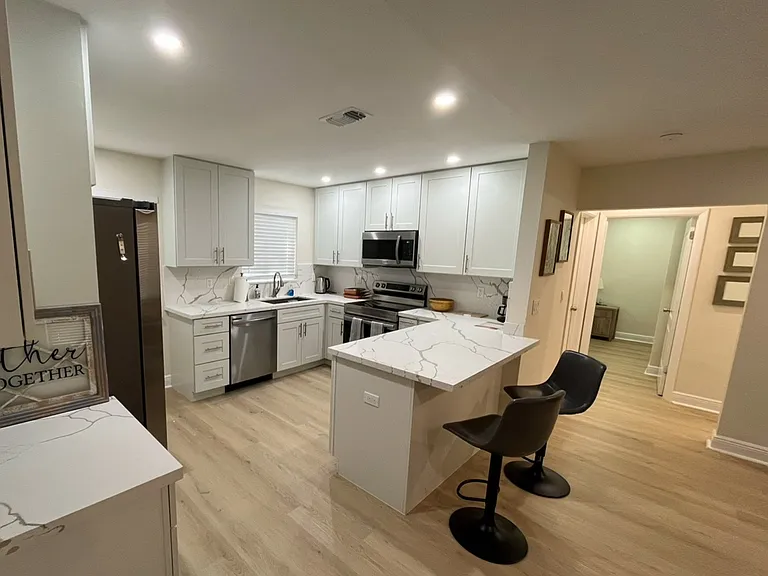 192 SE 27th Ct — Photo 12