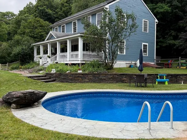 369 Housatonic St, Lenox, MA 01240