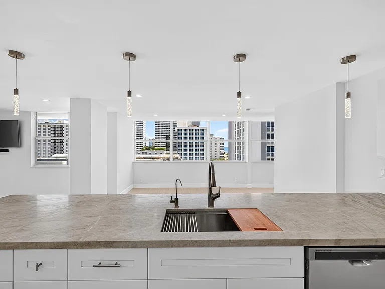 209 N Fort Lauderdale Beach Blvd #8A — Photo 10