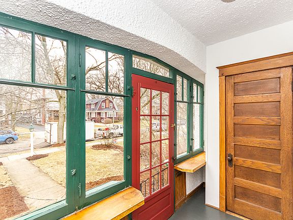 5th image of 739 Forest Ave
