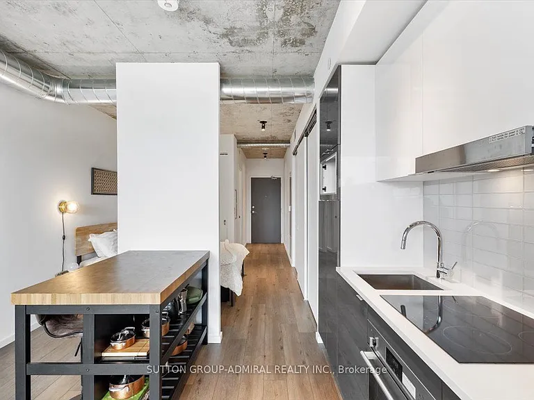 21 Lawren Harris Sq #805 — Photo 14