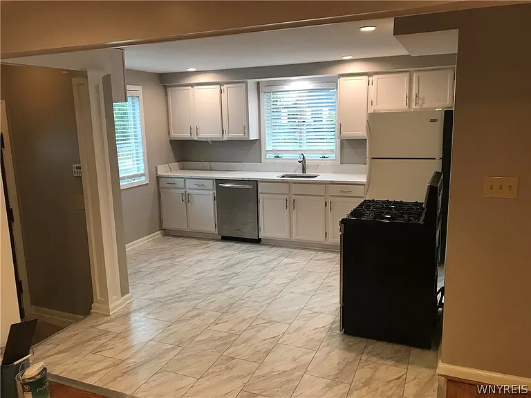 88 E Royal Pkwy — Photo 5