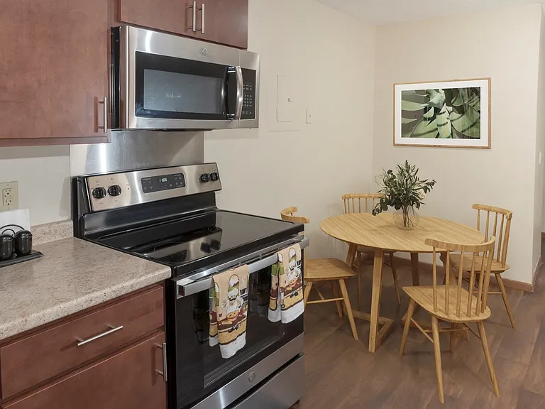 River 10 Apartments — Photo 11