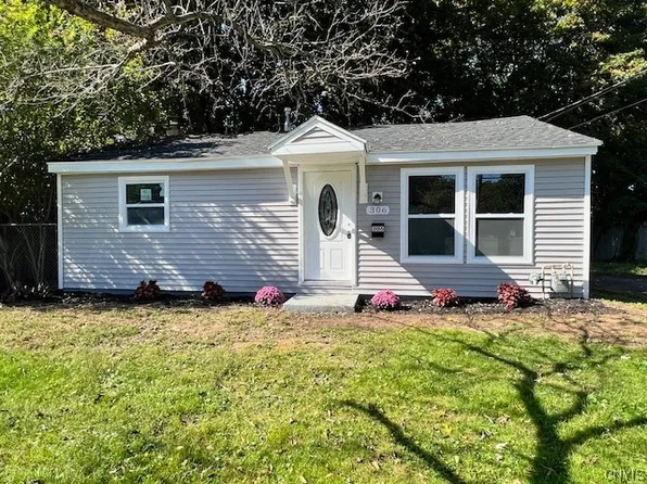 306 Belmore Dr, North Syracuse, NY 13212